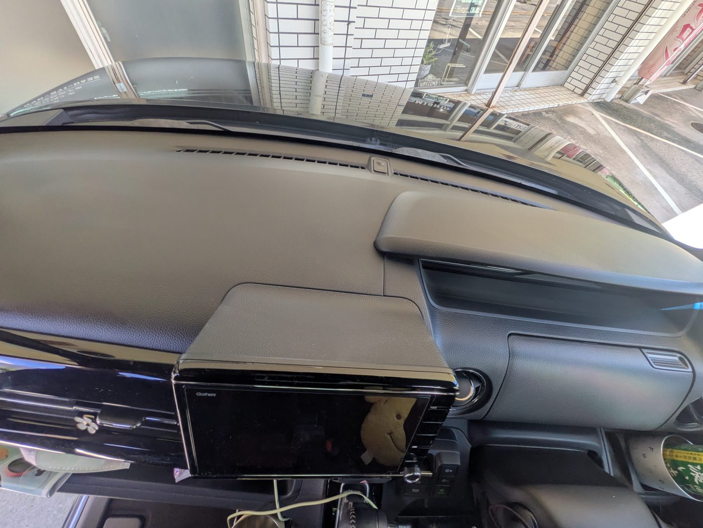 車内のダッシュボード周りへの施工